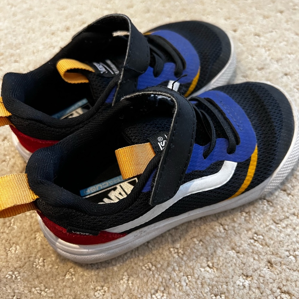 Toddler VANS ultra range size 8.5!